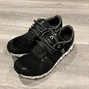 Women’s On cloud 5 running sneaker.